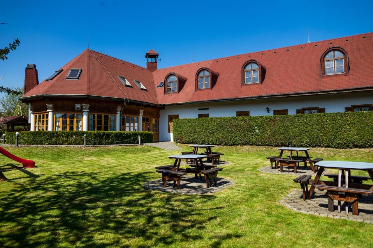 Penzion Terasa, Bed & Breakfast Velké Losiny Buitenkant foto